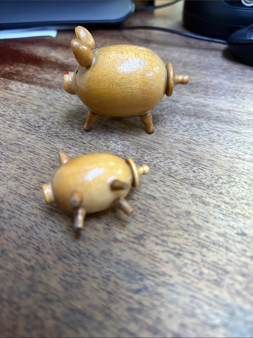 Handmade Wooden Pig Figurines - Set of 2, Honey Brown vintage mid century - Picture 5 of 7